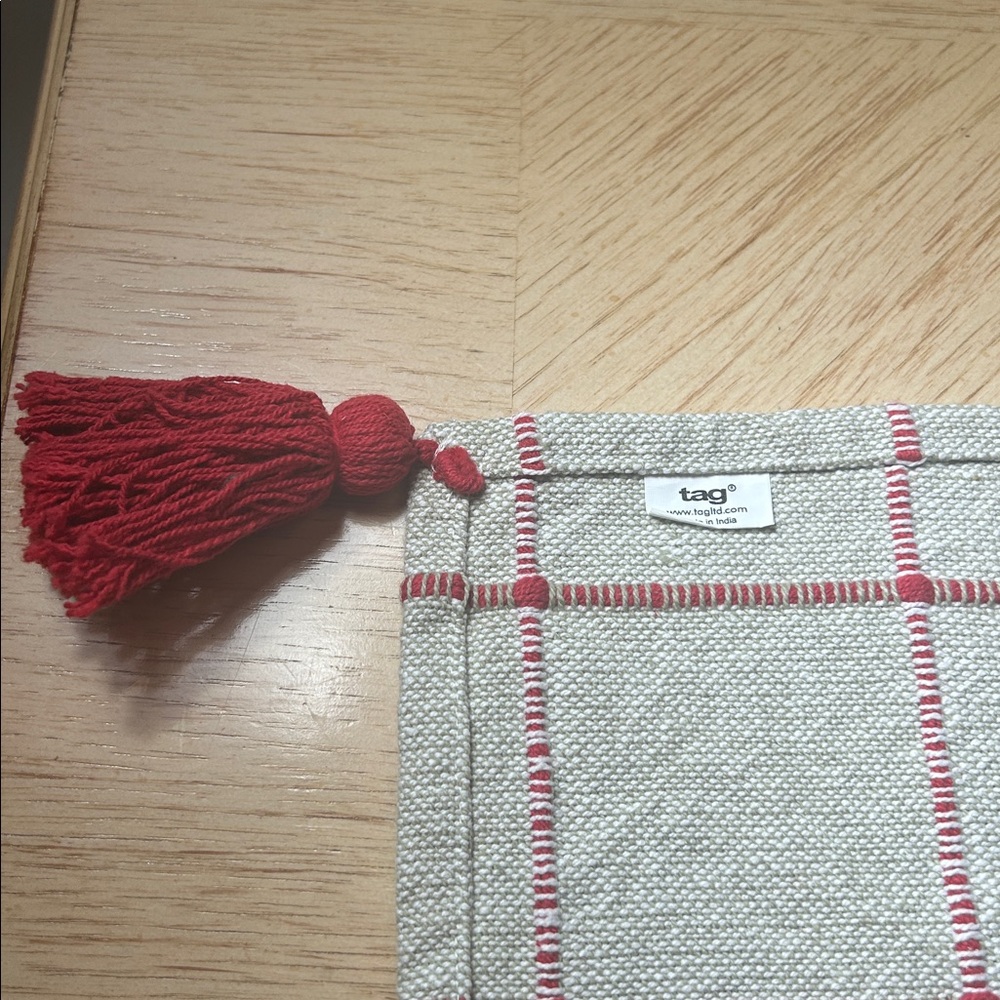 Tag Check Table Runner With Tassels - Picture 3 of 5
